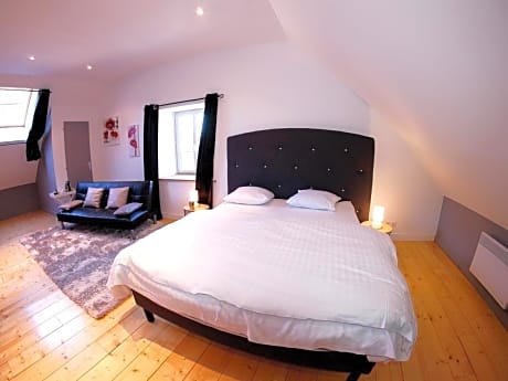 Family room-Superior-Ensuite with Shower