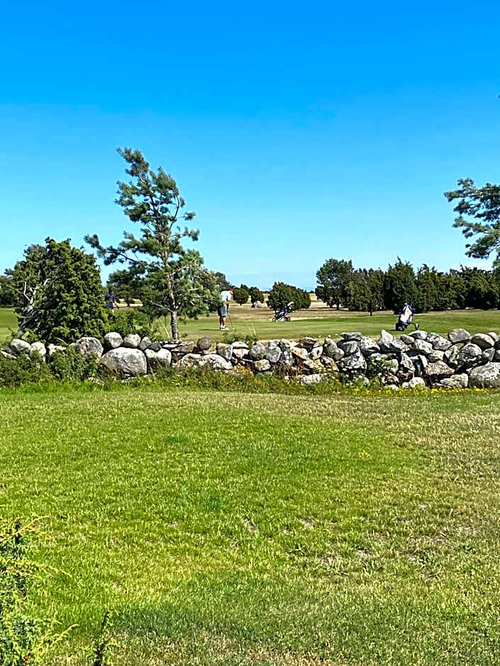 När golfklubb stugbyn