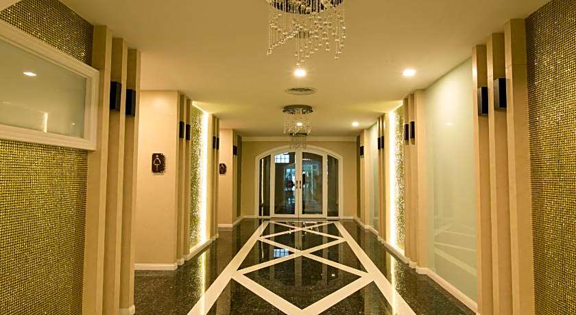 Crystal Palace Luxury Hotel Pattaya