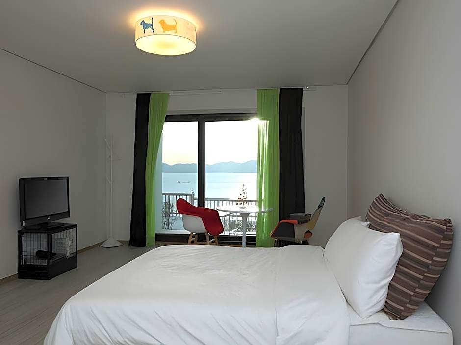 Whales Dream Pension