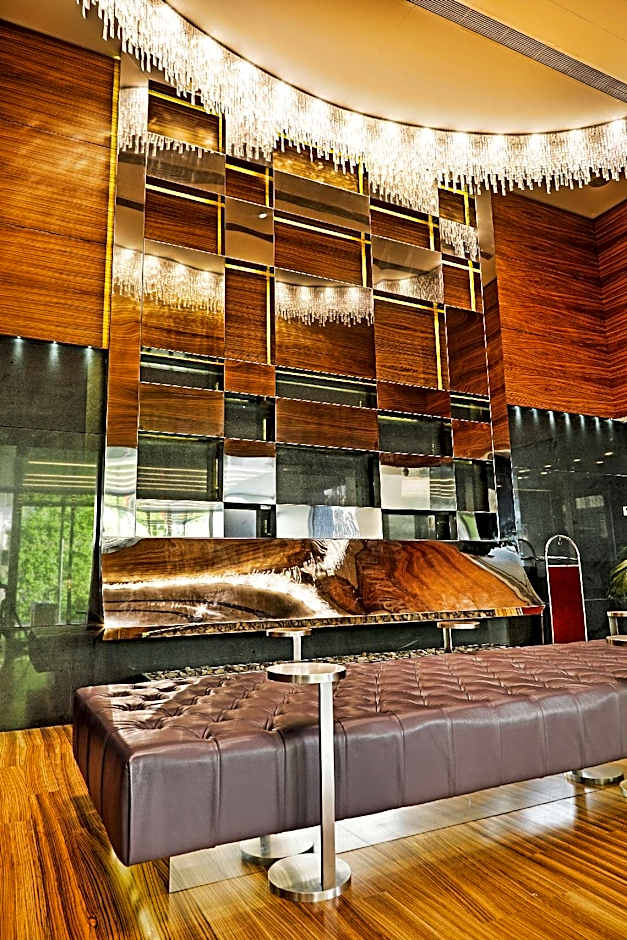 Warwick Stone 55 Hotel