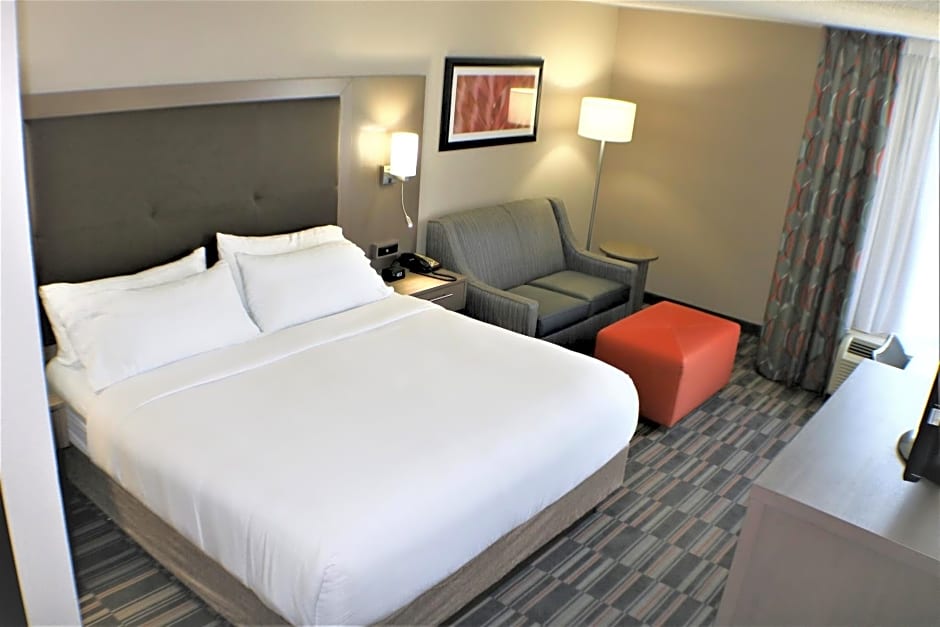 Holiday Inn Express Woodstock-Shenandoah Valley, an IHG Hotel