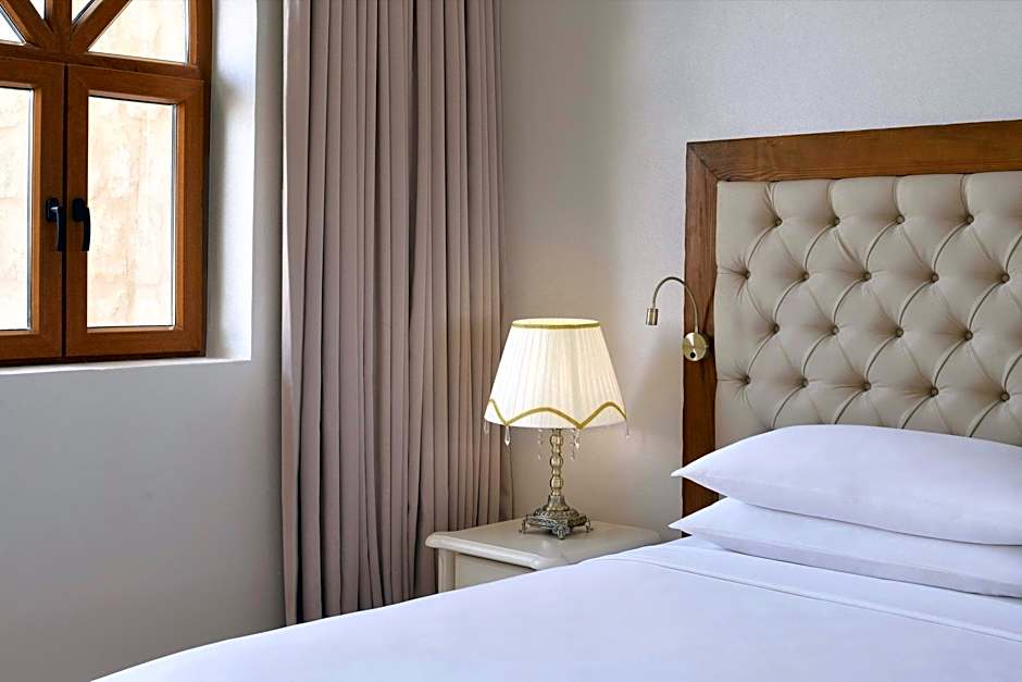 Al Samriya, Autograph Collection