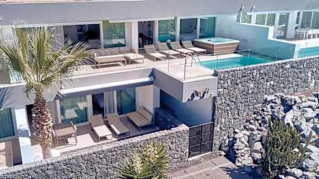 Infinity Mar 3 bedroom  Suite with private pool, hot tub and sea view