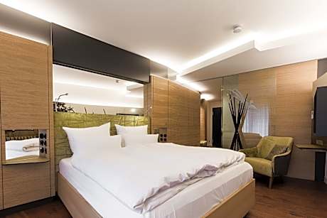 Deluxe Double or Twin