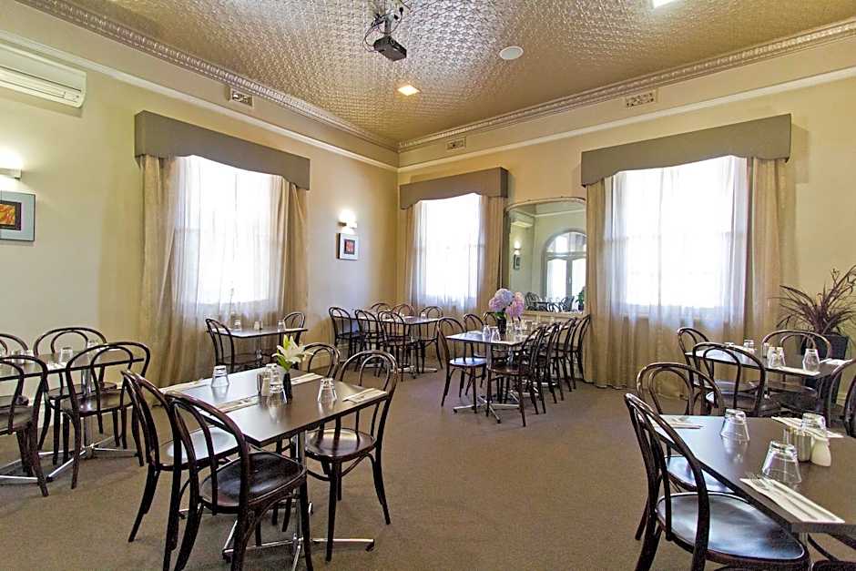 Deloraine Hotel