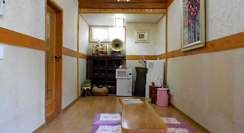 Happiness Full Hanok Guesthouse Jeonju