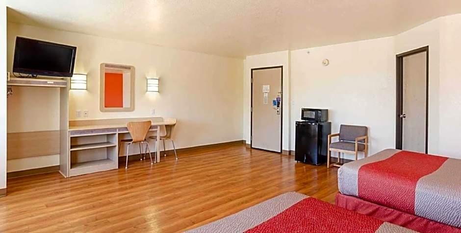 Motel 6-Fort Lupton, CO
