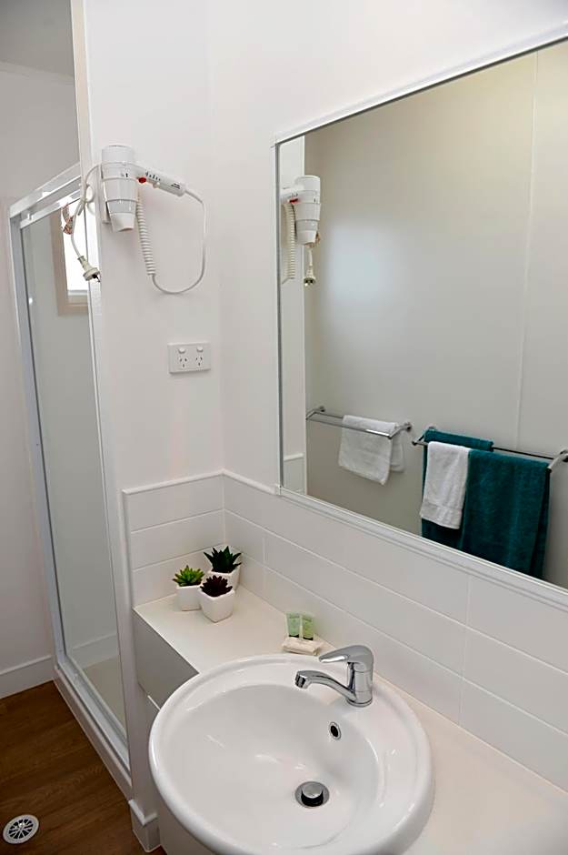 Riverside Cabin Park