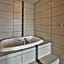 Holiday Inn Express & Suites Geneva Finger Lakes By IHG