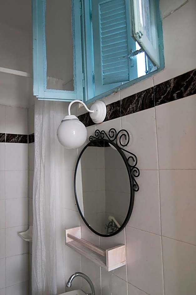 Armadoros Hotel / Ios Backpackers