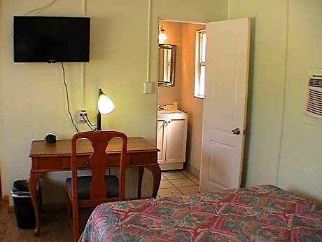 Kitchenette Triple Room