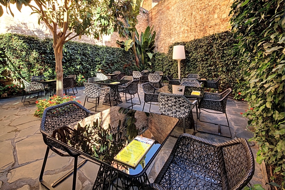 Olivia Plaza Hotel