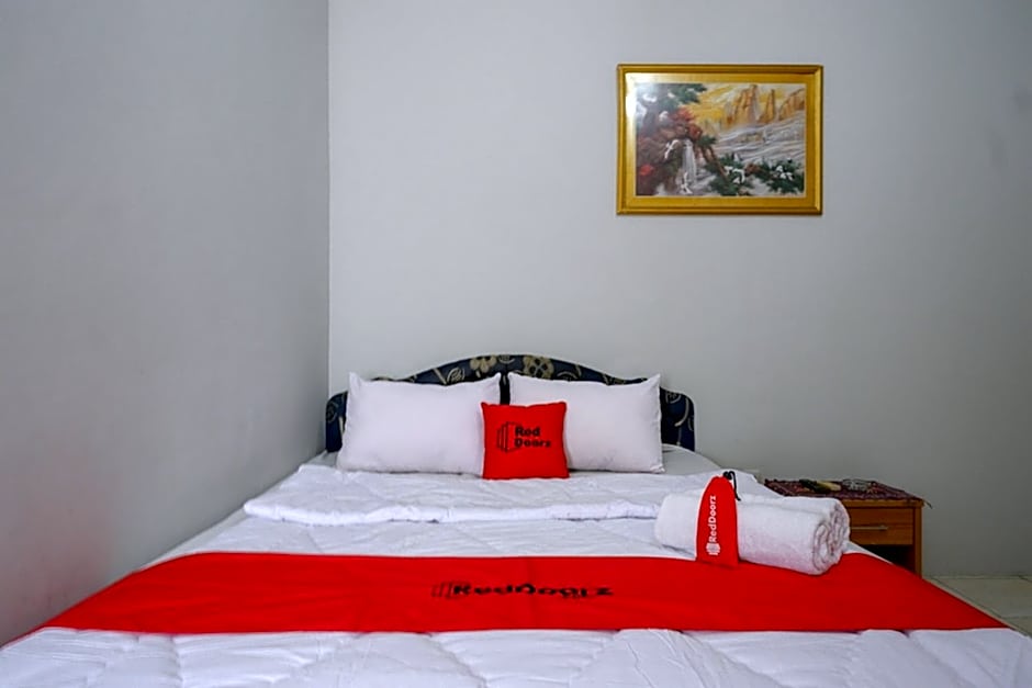 RedDoorz @ Hotel Aulia Majene