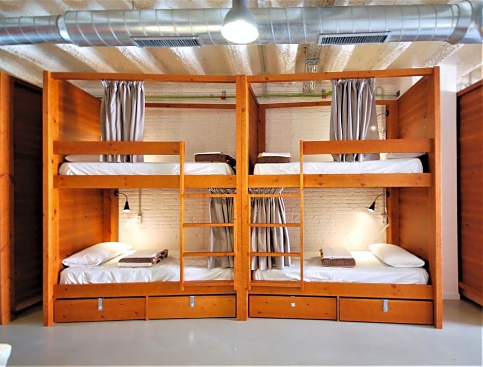 Ten To Go Hostel