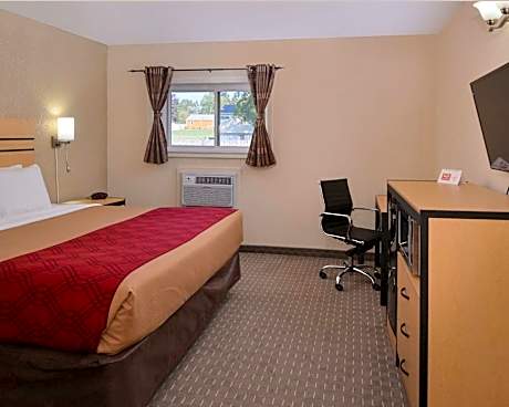 1 King Bed Nonsmoking