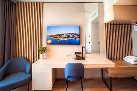 Family room (2adults + 1child) with balcony