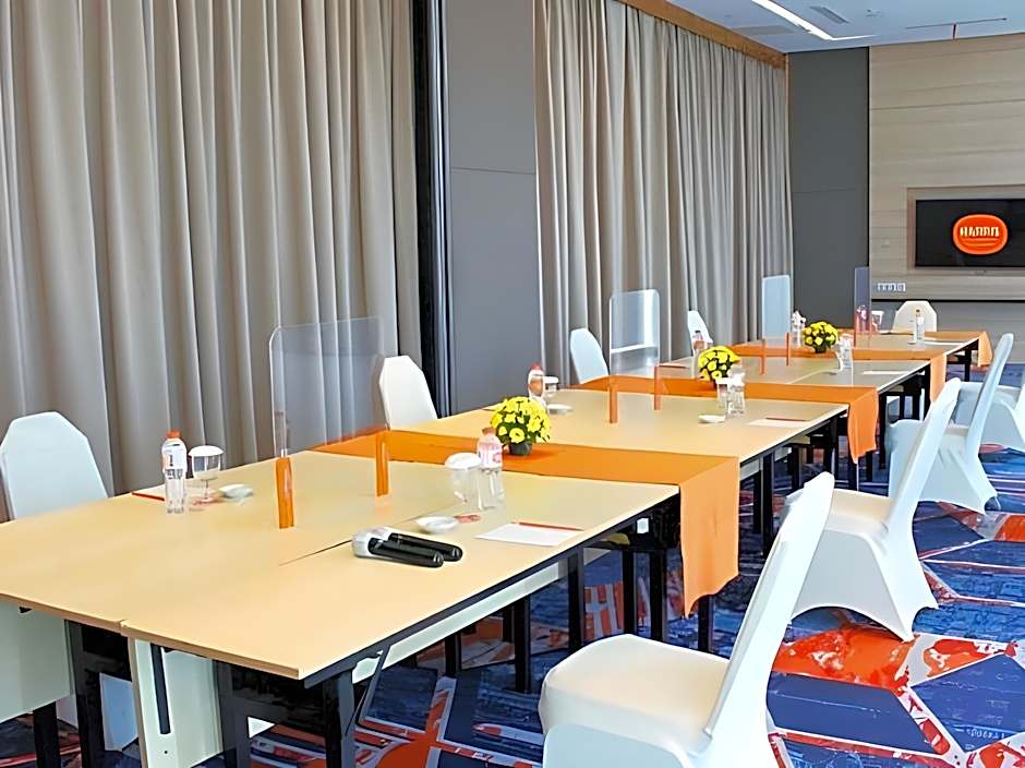 HARRIS Hotel & Conventions Gubeng