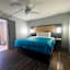 Mountain Vista Inn & Suites - Walking Distance to the Island