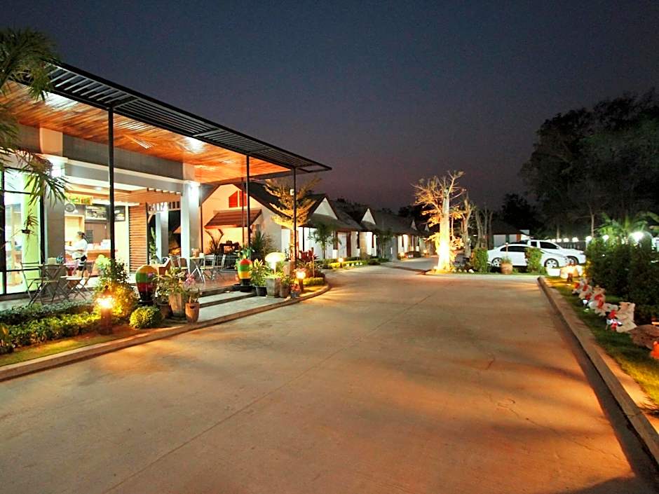 Photo 1 of 29 of Phakawan Hotel