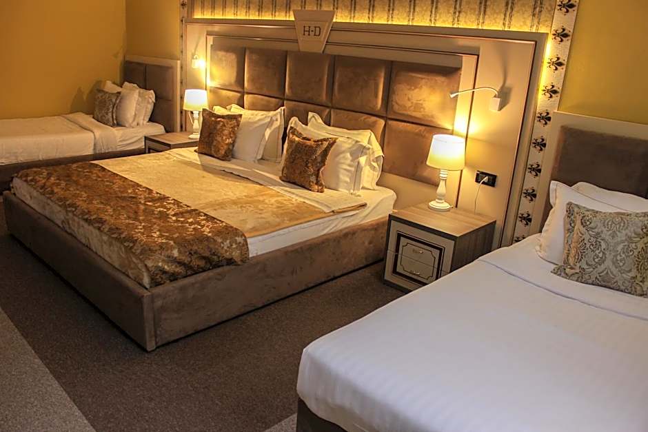 Hotel Deluxe