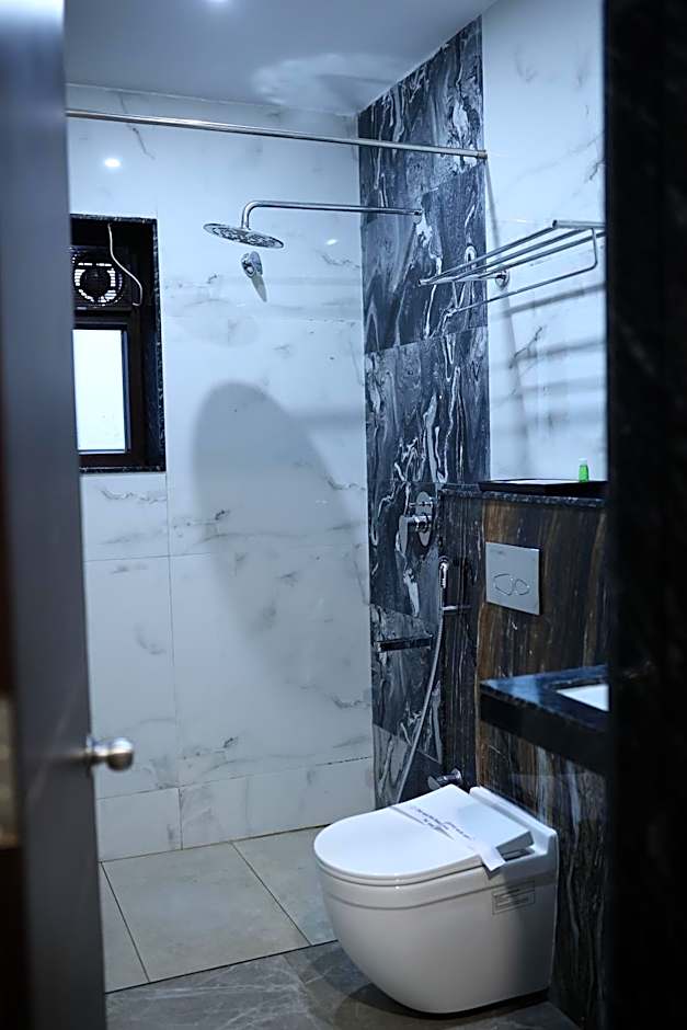 Hotel Saratharajans