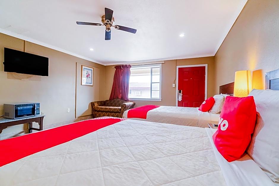 OYO Hotel Beeville -US 181