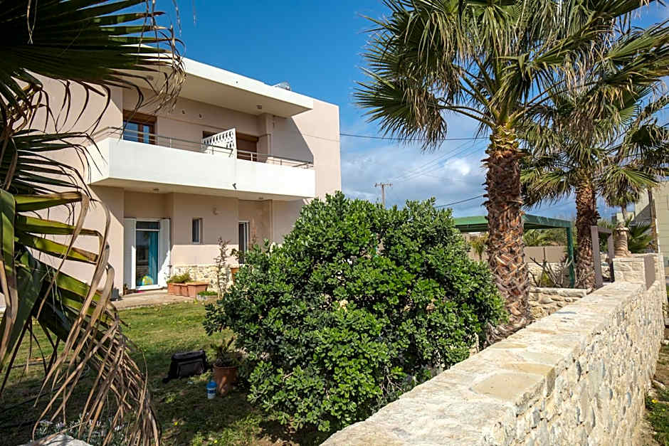 Arodamos Studios & Apts