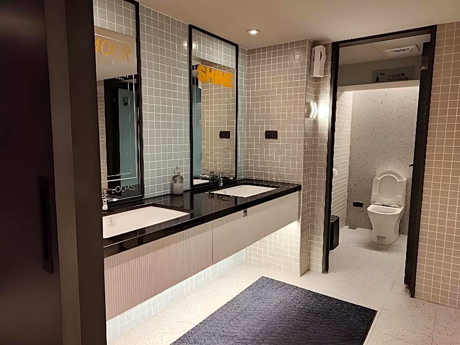 OLAH Poshtel Taichung Station