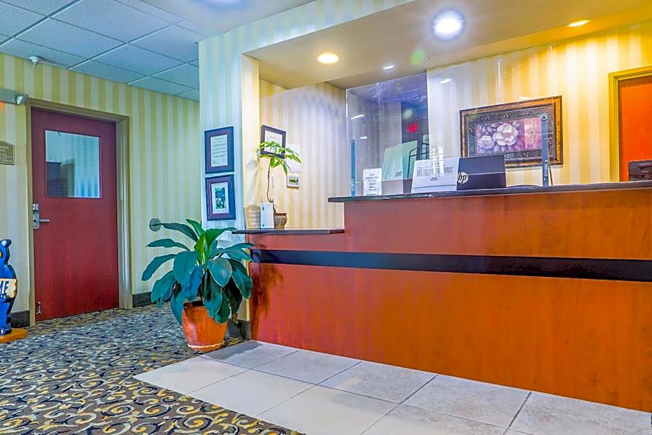 Evansville Inn & Suites by OYO