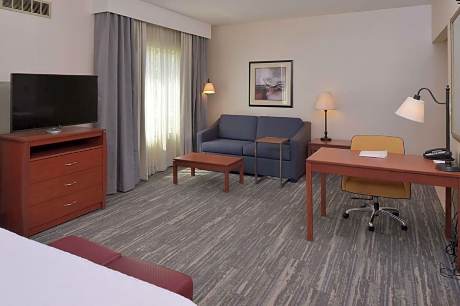 Hampton Inn By Hilton And Suites Bakersfield North-Airport