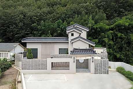 Hoshiga Pool Villa