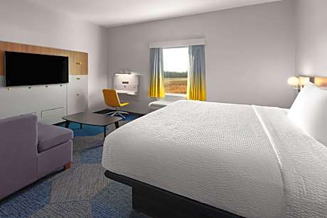 King Suite with Tub and Kitchenette - Mobility Accessible/Non-Smoking