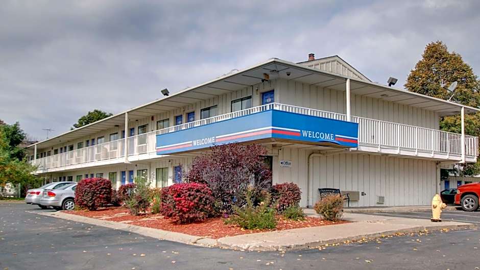 Photo 1 of 50 of Motel 6-Des Moines, IA - North