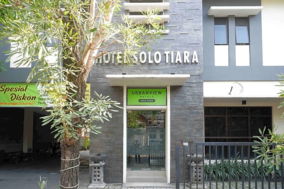 Urbanview Hotel Solo Tiara