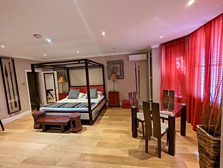 Four Studio Poster Apartment - Annex