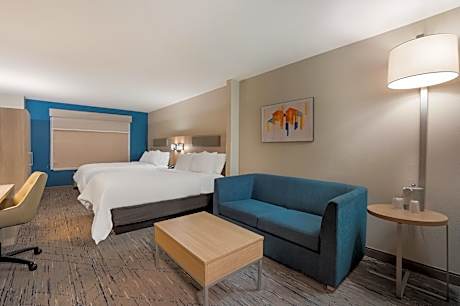 2 Queen Suite Communication Accessible