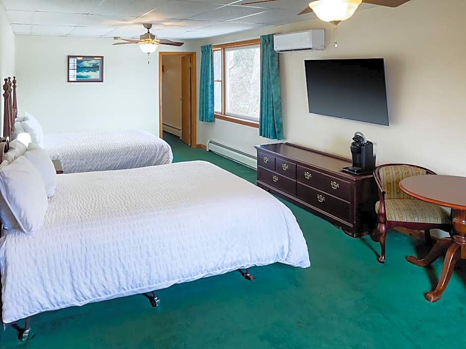 Sara Placid Inn & Suites