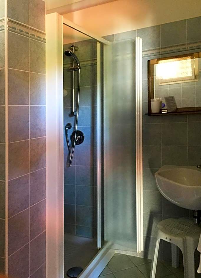 B&B Promenade Hotel Simple con Piscina