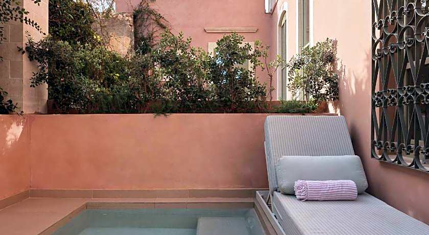 Domus Blanc Boutique Hotel