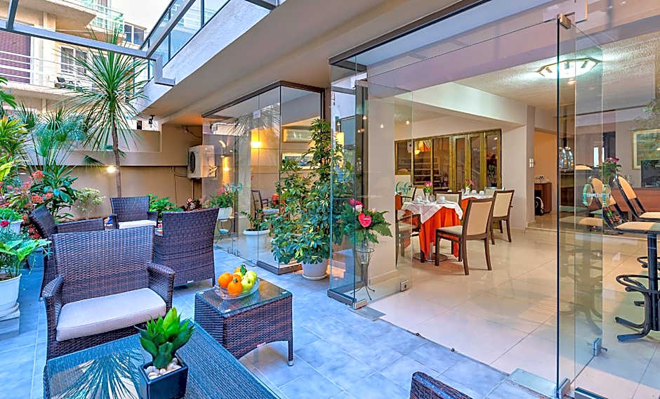 Leonidas Hotel & Apartments