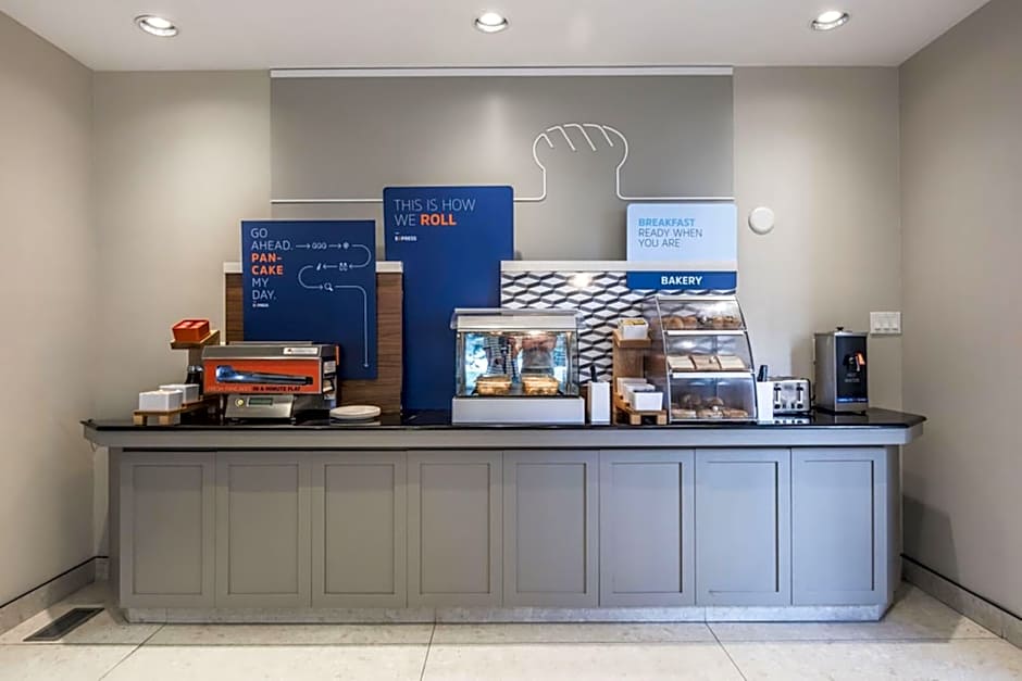 Holiday Inn Express Calgary South By IHG