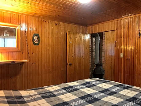 Two-Bedroom Chalet with Kitchen
