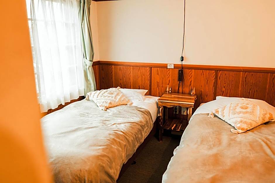 Hakuba Pension & Log Hotel Meteor