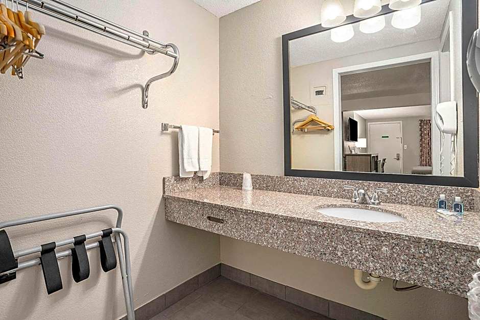 Rodeway Inn Grand Haven