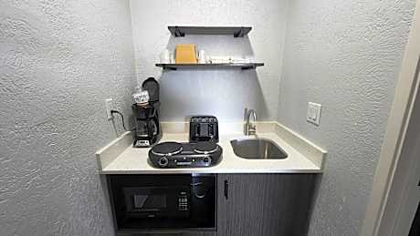 Queen Room - Disability Access - Smoking