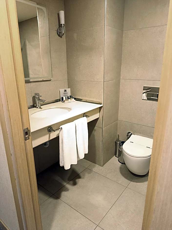 Midas Hotel