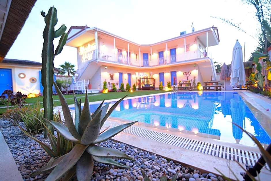 Rhodium Hotel Alacatı