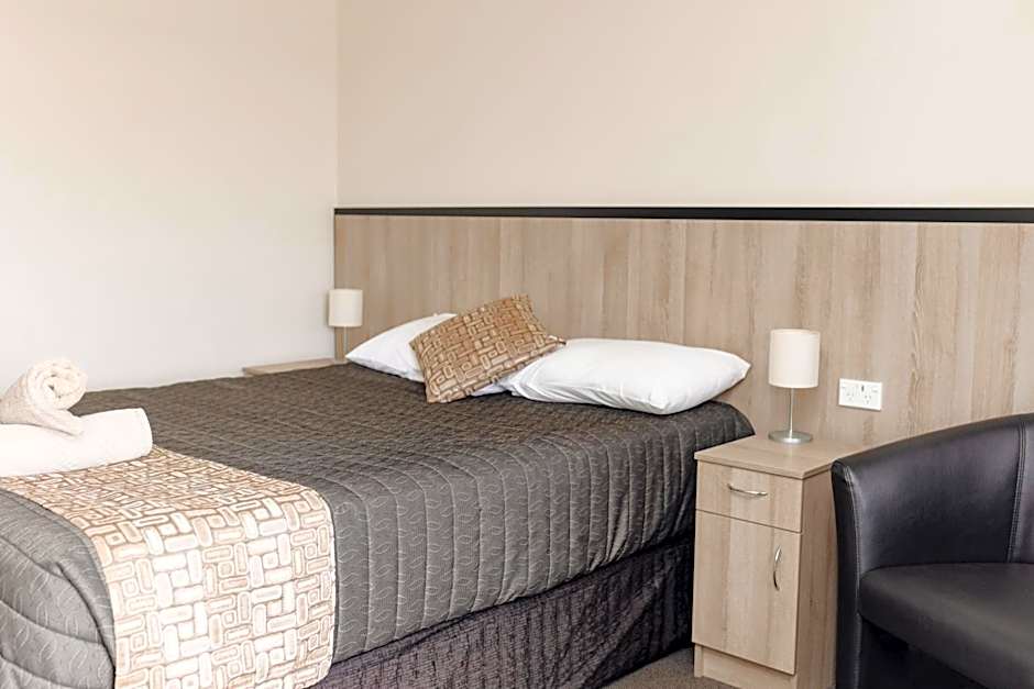 Starline Motor Inn