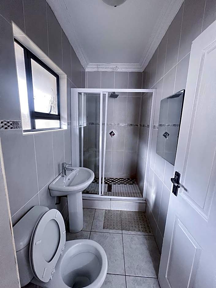 La Bronze Guest Lodge